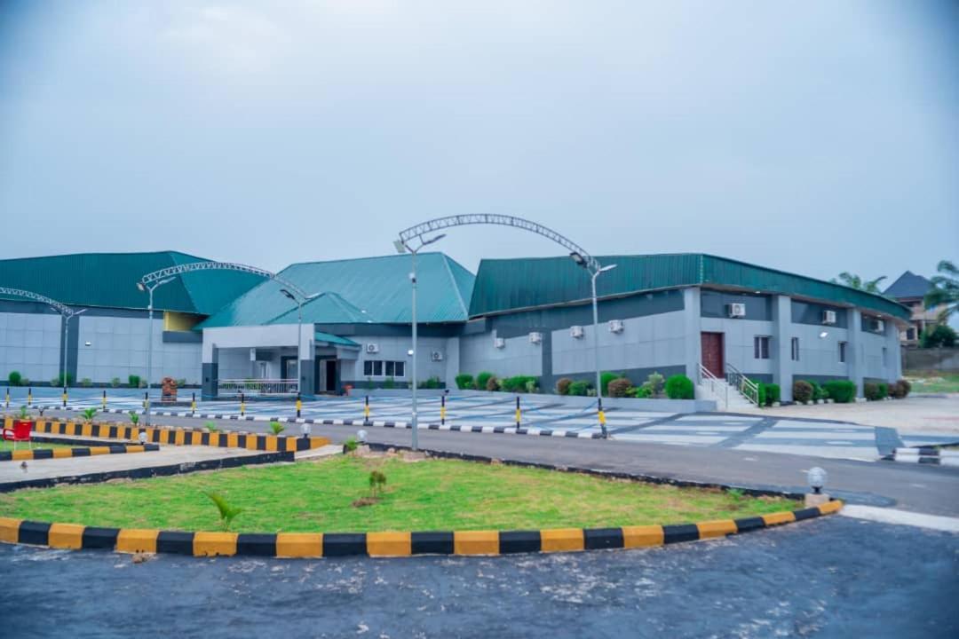 Murphy'S Mansion Resort Umuahia Exteriör bild